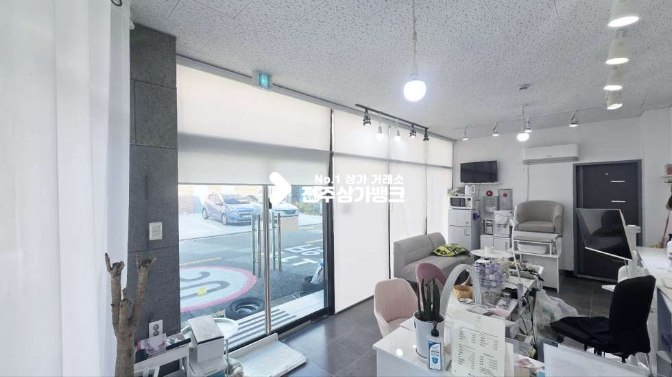 전북 전주완산구 효자동3가 효자동3가 깔끔한 내부 저렴한 권리금으로 즉시입주가능한 상가 미용업종추천 월세 매물번호 16512 사진 1