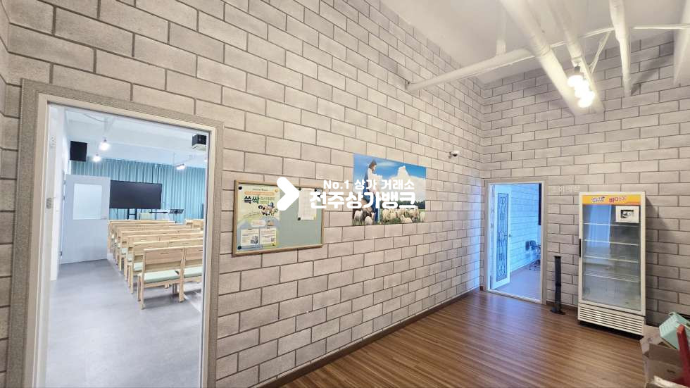 전북 전주완산구 효자동2가 효자동2가 100평대 에어컨9대 룸분리 테라스 2곳 깔끔하여 즉시사용가능한곳 !! 월세 매물번호 16442 사진 1