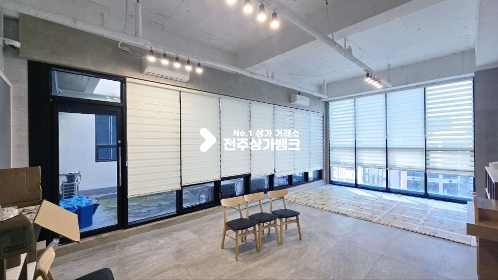 전북 전주완산구 효자동2가 효자동2가 100평대 에어컨9대 룸분리 테라스 2곳 깔끔하여 즉시사용가능한곳 !! 월세 매물번호 16442 사진 6