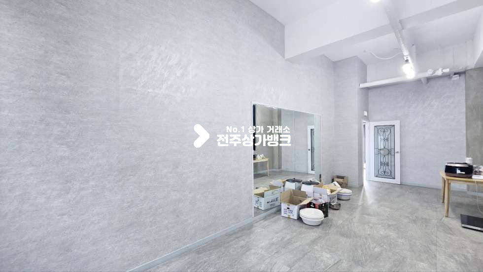 전북 전주완산구 효자동2가 효자동2가 100평대 에어컨9대 룸분리 테라스 2곳 깔끔하여 즉시사용가능한곳 !! 월세 매물번호 16442 사진 12