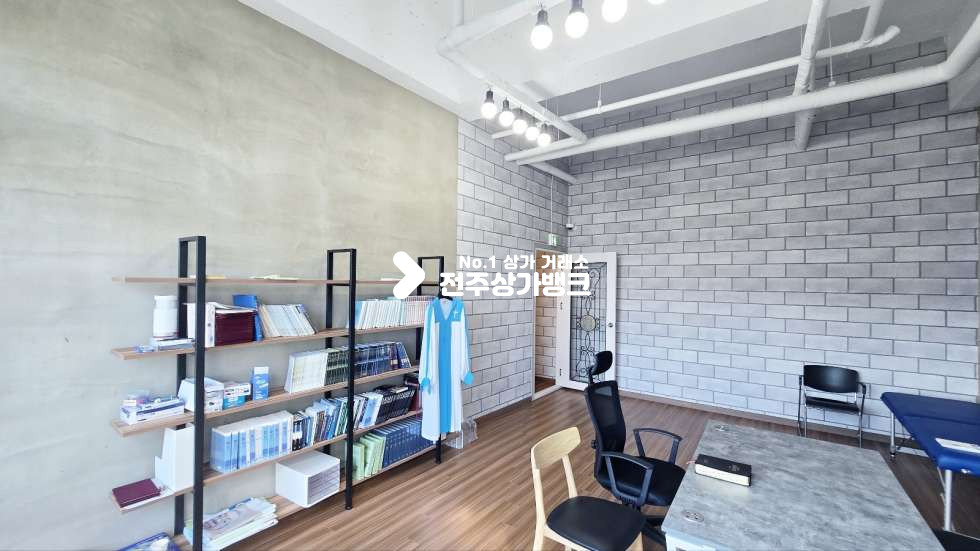 전북 전주완산구 효자동2가 효자동2가 100평대 에어컨9대 룸분리 테라스 2곳 깔끔하여 즉시사용가능한곳 !! 월세 매물번호 16442 사진 14