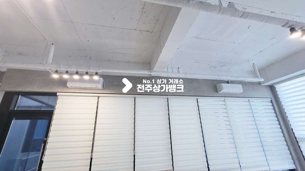 전북 전주완산구 효자동2가 효자동2가 100평대 에어컨9대 룸분리 테라스 2곳 깔끔하여 즉시사용가능한곳 !! 월세 매물번호 16442 사진 19