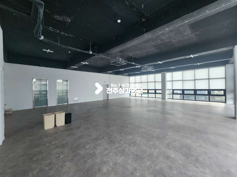 전북 전주완산구 효자동3가 내부 천장,바닥공사 , 에어컨 ,블라인드 완비 즉시입주하여 사용하실수있는 사무실 강력추천 월세 매물번호 13808 사진 5