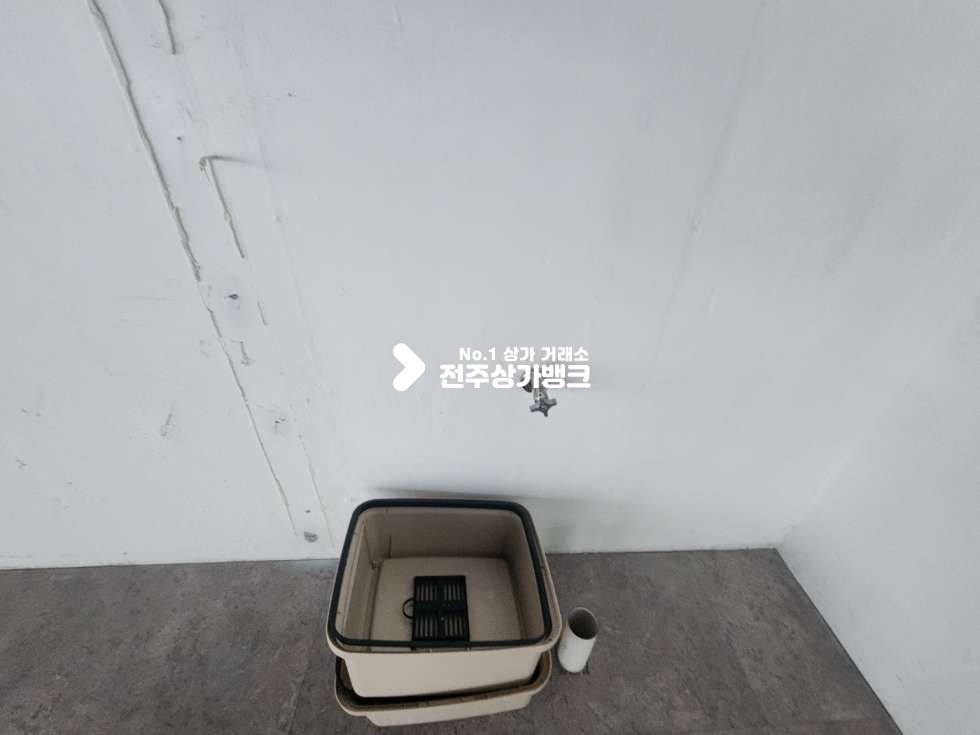 전북 전주완산구 효자동3가 내부 천장,바닥공사 , 에어컨 ,블라인드 완비 즉시입주하여 사용하실수있는 사무실 강력추천 월세 매물번호 13808 사진 11