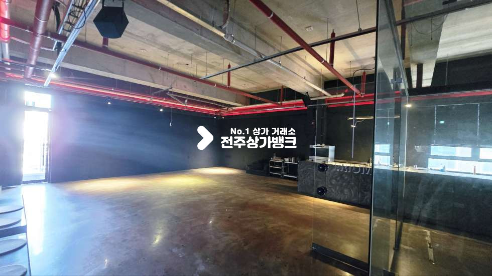 전북 전주완산구 효자동3가 신시가지 2층 갤러리같은 분위기 좋은 2층상가 내부깔끔 테라스있음 !! 즉시입주가능 월세 매물번호 14751 사진 1
