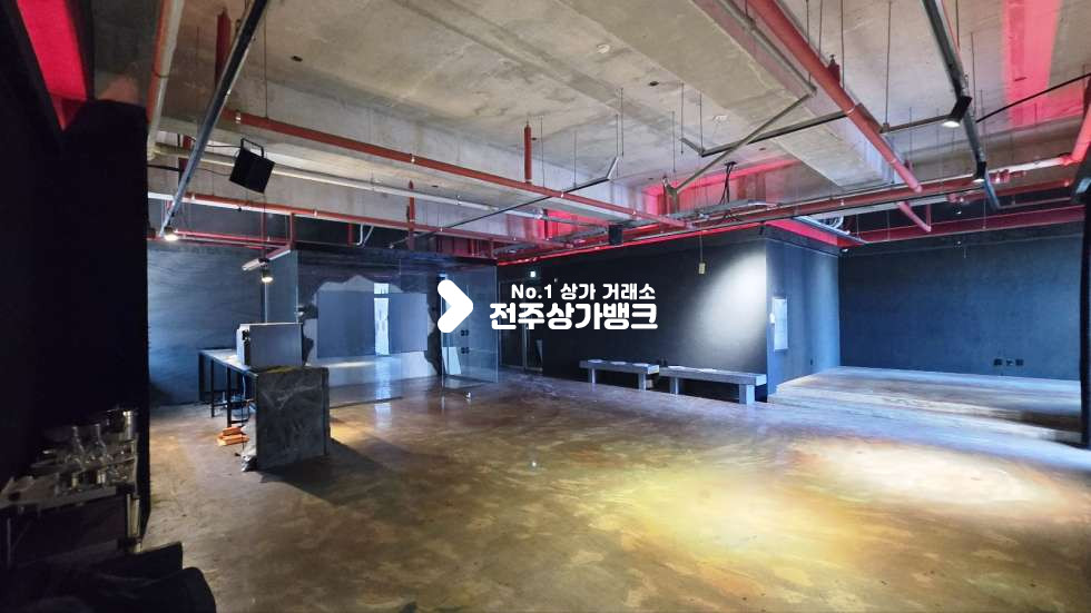 전북 전주완산구 효자동3가 신시가지 2층 갤러리같은 분위기 좋은 2층상가 내부깔끔 테라스있음 !! 즉시입주가능 월세 매물번호 14751 사진 3