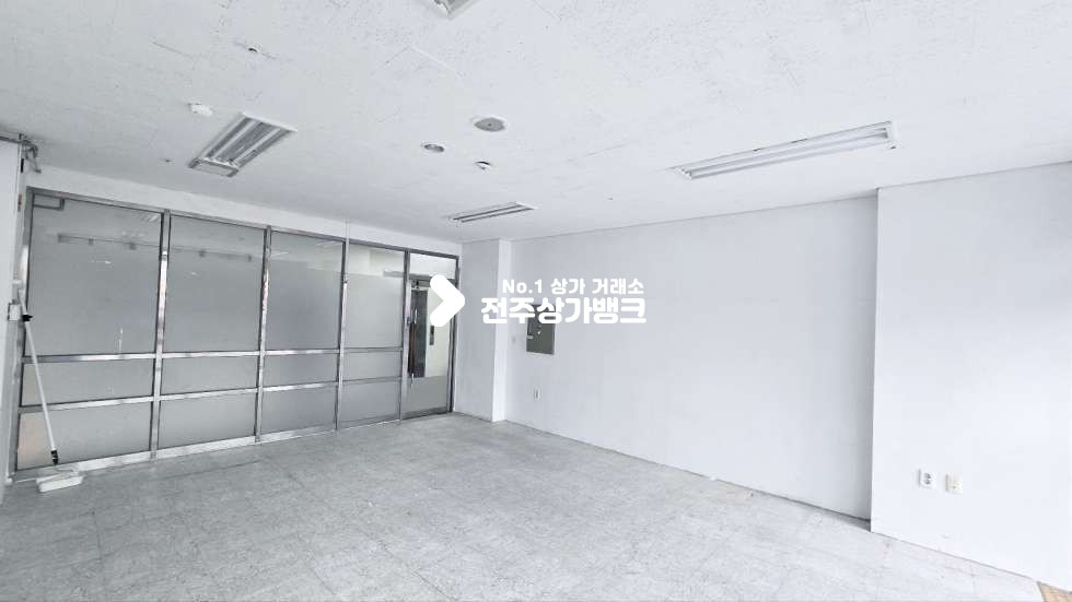 전북 전주덕진구 송천동1가 송천동 kcc아파트 상가 내부깔금 즉시입주가능 월세 매물번호 16555 사진 4