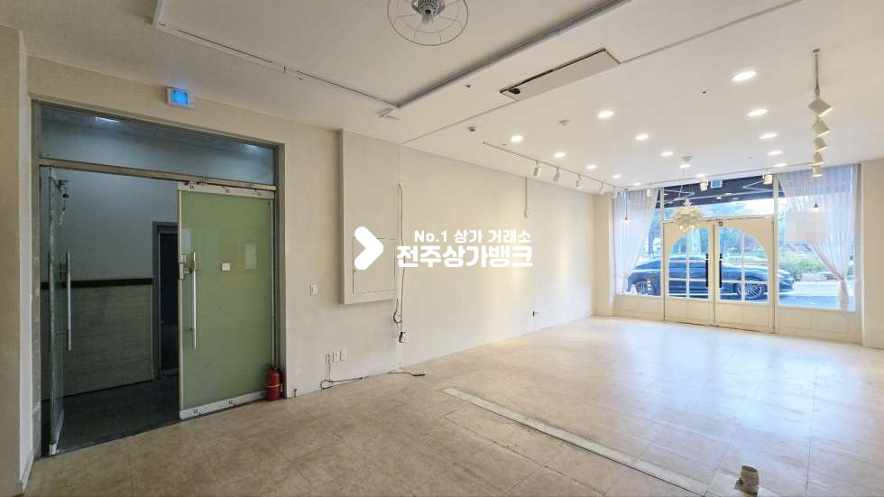 전북 전주덕진구 송천동2가 송천동 아파트,초등학교 낀 1층상가 카페 , 미용업종 강력추천 월세 매물번호 16554 사진 3