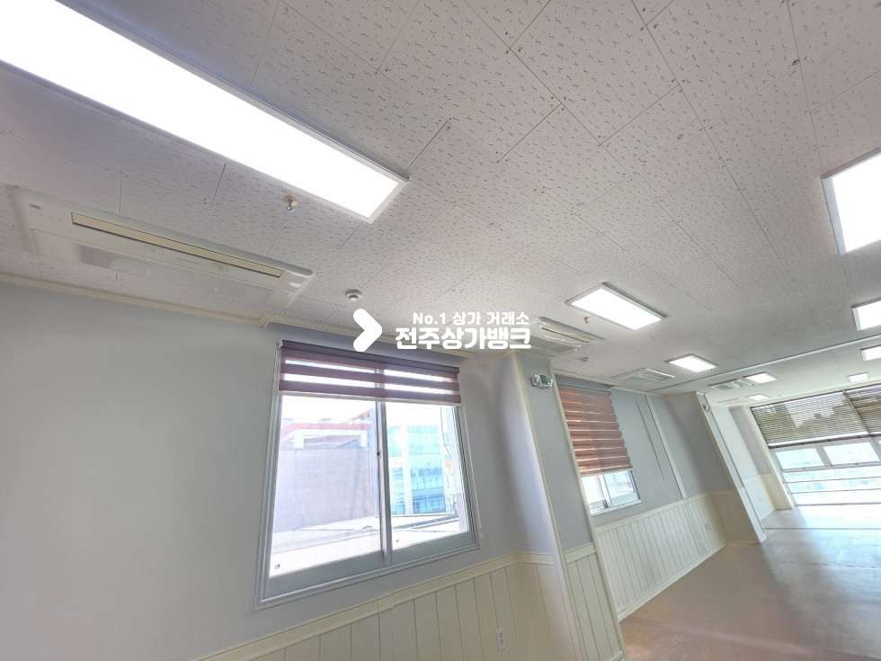 전북 전주완산구 효자동2가 효자동2가 67평형대 룸분리 , 에어컨8대 설치됨 즉시입주 가능 월세 매물번호 16453 사진 3