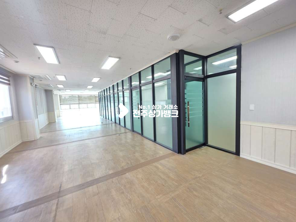 전북 전주완산구 효자동2가 효자동2가 67평형대 룸분리 , 에어컨8대 설치됨 즉시입주 가능 월세 매물번호 16453 사진 5
