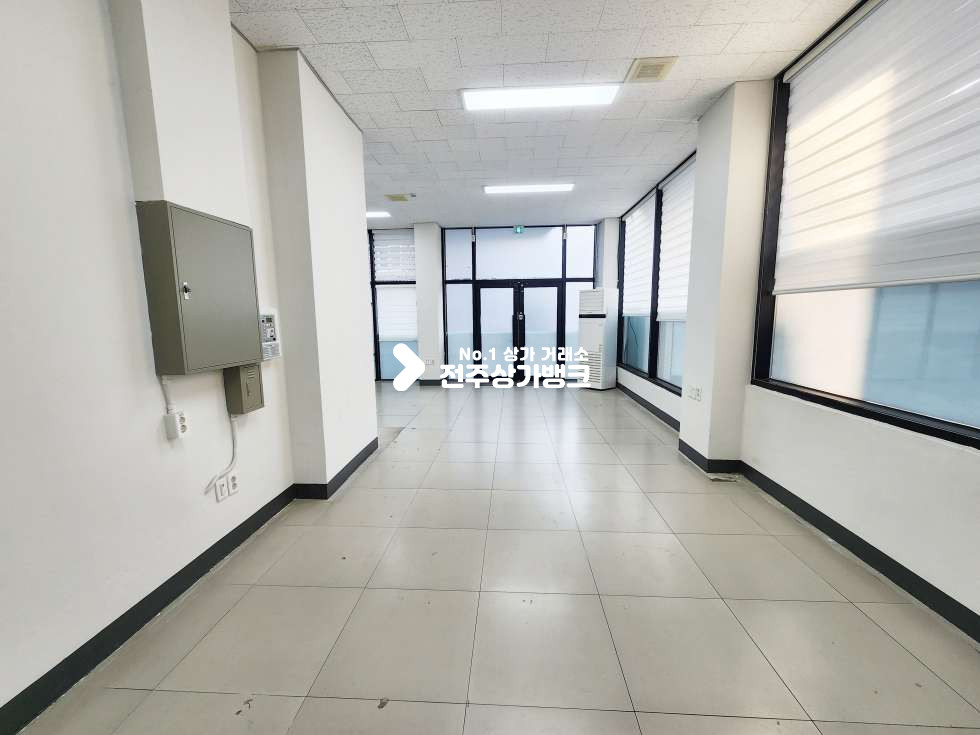 전북 전주완산구 효자동3가 문학초 부근. 내부화장실O. 즉시입주 가능한 빌라내 1층상가. 월세 매물번호 16607 사진 3