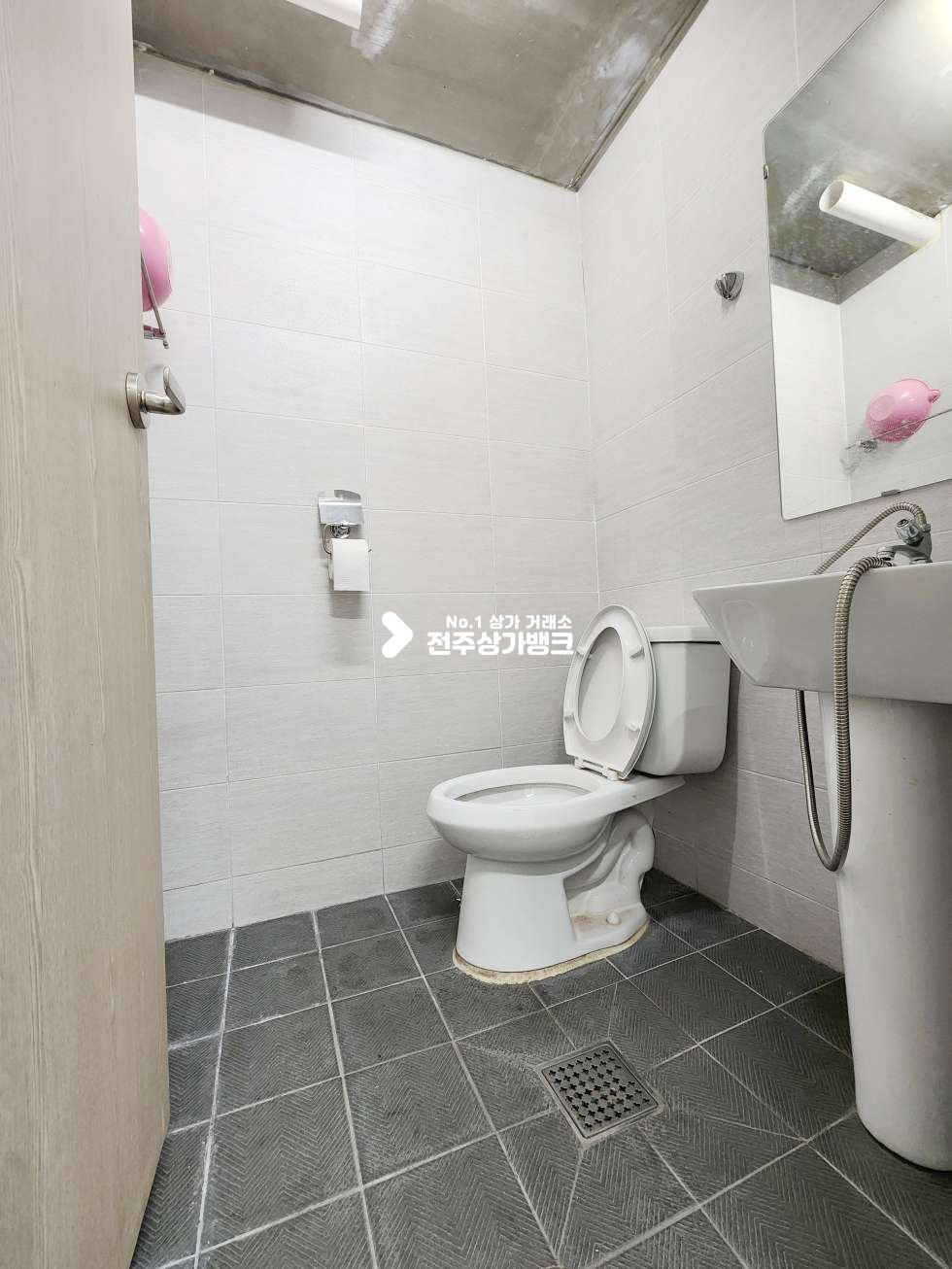 전북 전주완산구 효자동3가 문학초 부근. 내부화장실O. 즉시입주 가능한 빌라내 1층상가. 월세 매물번호 16607 사진 5