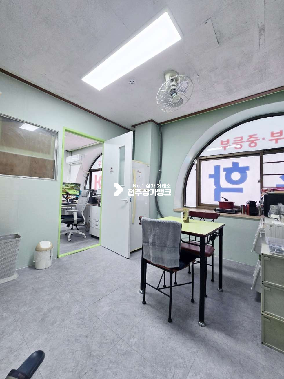 전북 전주완산구 서신동 서신동 아파트 단지내 상가 2층 43평형 무권리 학원 임대 / 다른업종으로 변경도 가능 월세 매물번호 15756 사진 6