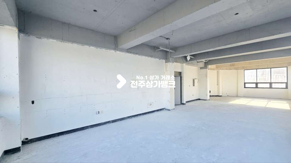 전북 전주덕진구 송천동2가 송천동 2층 통상가 깔끔철거됨 , 교차로 부근으로 유동인구많아 가시성좋음 미용업종 추천 월세 매물번호 16627 사진 2