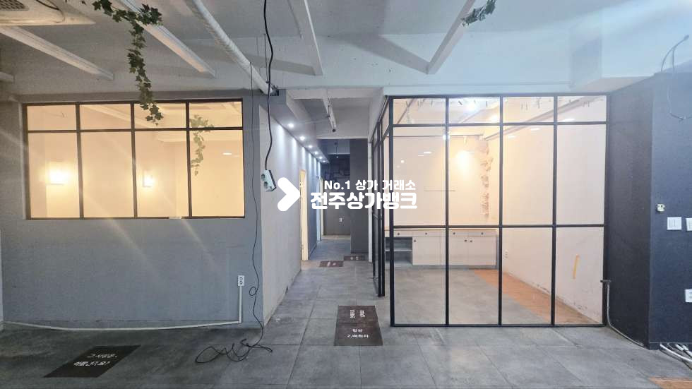 전북 전주완산구 서신동 서신동 유동인구많고 가시성좋은 상가임대 ! 내부깔끔인테리어 월세 매물번호 16657 사진 2