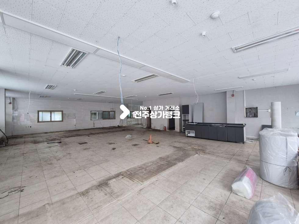 전북 전주완산구 효자동3가 ○효자동 기전중 인근 1층 대형평수상가. 주차장 넓음. ○ 월세 매물번호 16111 사진 1