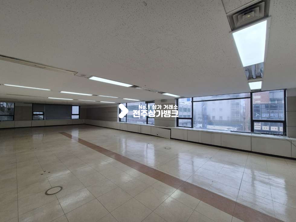 전북 전주완산구 경원동3가 ○시내 국민은행인근 대형평수 사무실○ 월세 매물번호 16726 사진 1