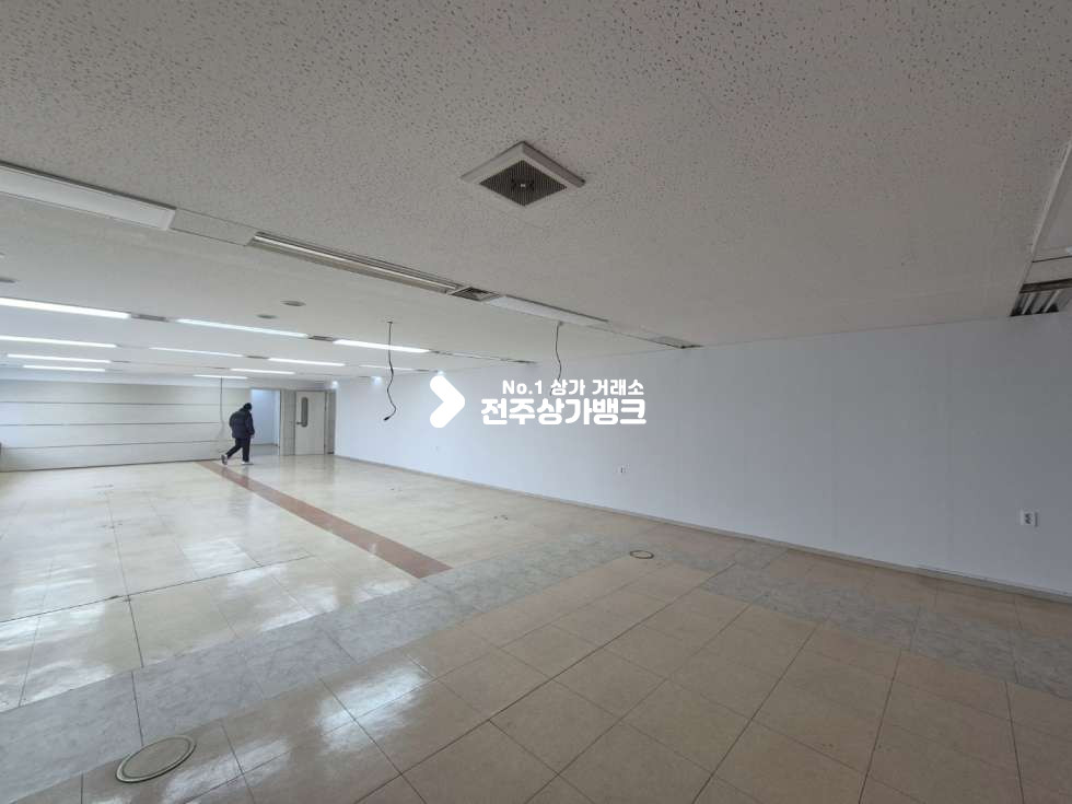 전북 전주완산구 경원동3가 ○시내 국민은행인근 대형평수 사무실○ 월세 매물번호 16726 사진 2