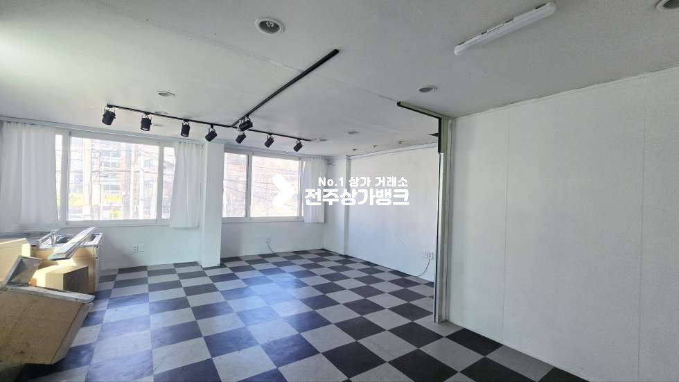 전북 전주완산구 평화동1가 평화동1가 내부 깔끔리모델링 저렴한 가격으로 사용가능 미용,사무실 강력추천! 월세 매물번호 16730 사진 4