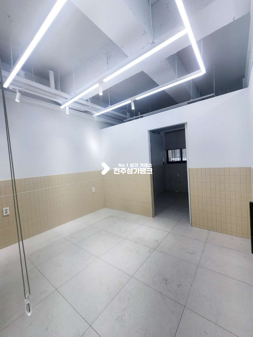 전북 전주완산구 효자동2가 효자동2가 유동인구 많은 상가로 무권리금 인테리어 좋은 상가 분양샵,미용샵으로 강력추천 월세 매물번호 15259 사진 7