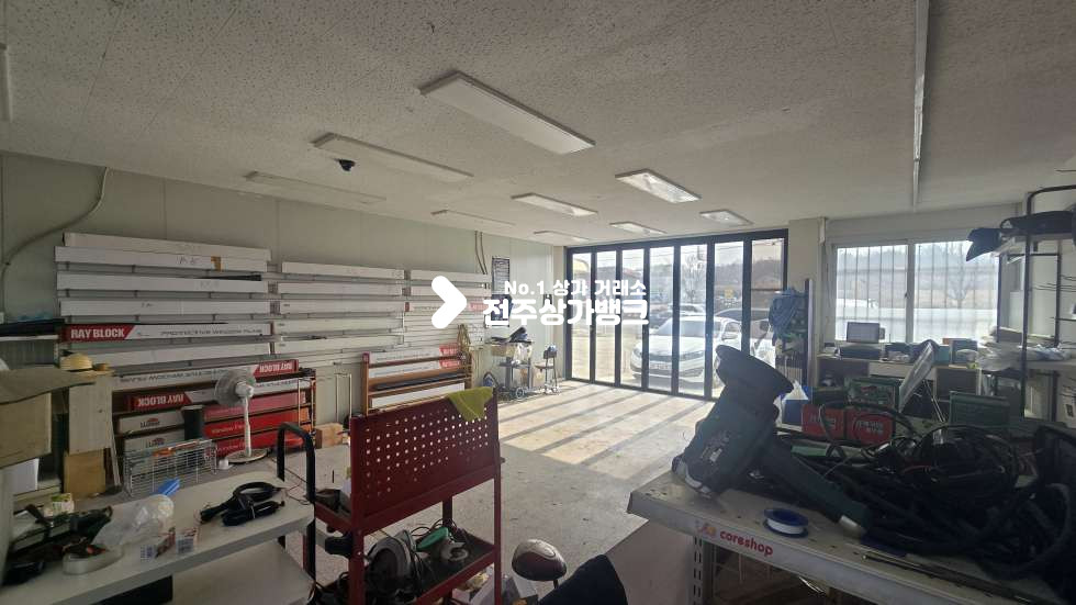 전북 전주덕진구 여의동 여의동 대로변 폴딩도어 되어있는 1층상가 임대 자동차샵 강력추천 월세 매물번호 16770 사진 1