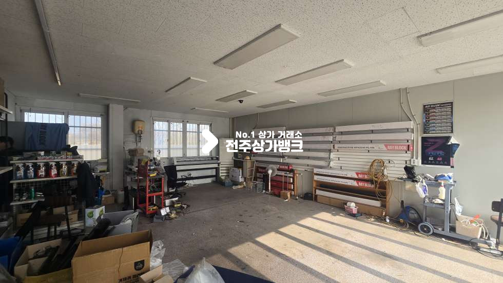 전북 전주덕진구 여의동 여의동 대로변 폴딩도어 되어있는 1층상가 임대 자동차샵 강력추천 월세 매물번호 16770 사진 2