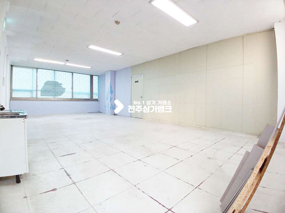 전북 전주완산구 중화산동2가 중산초 부근. 저렴한 대형 사무실상가 월세 매물번호 16791 사진 3