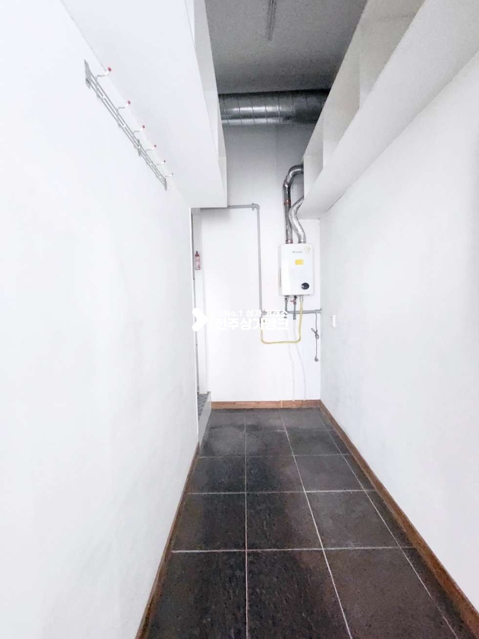 전북 전주완산구 효자동3가 홍리단길 유동인구 많은 최중심 상가 덕트완비 내부인테리어깔끔 월세 매물번호 14812 사진 8