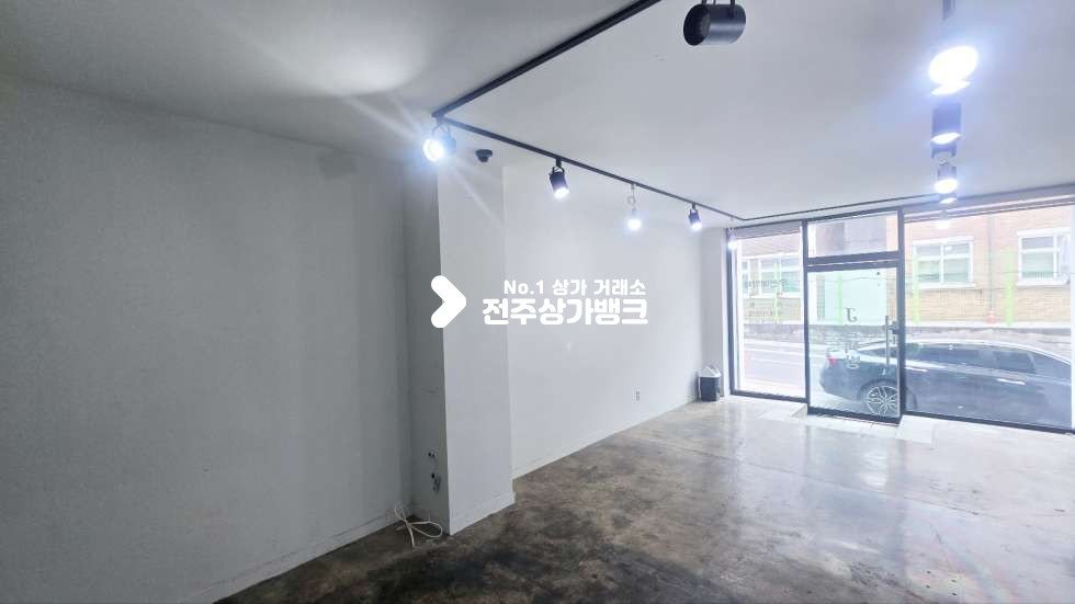 전북 전주덕진구 송천동1가 송천동1가 유동인구 많은 1층상가 임대 13평형 즉시입주가능 월세 매물번호 16805 사진 2