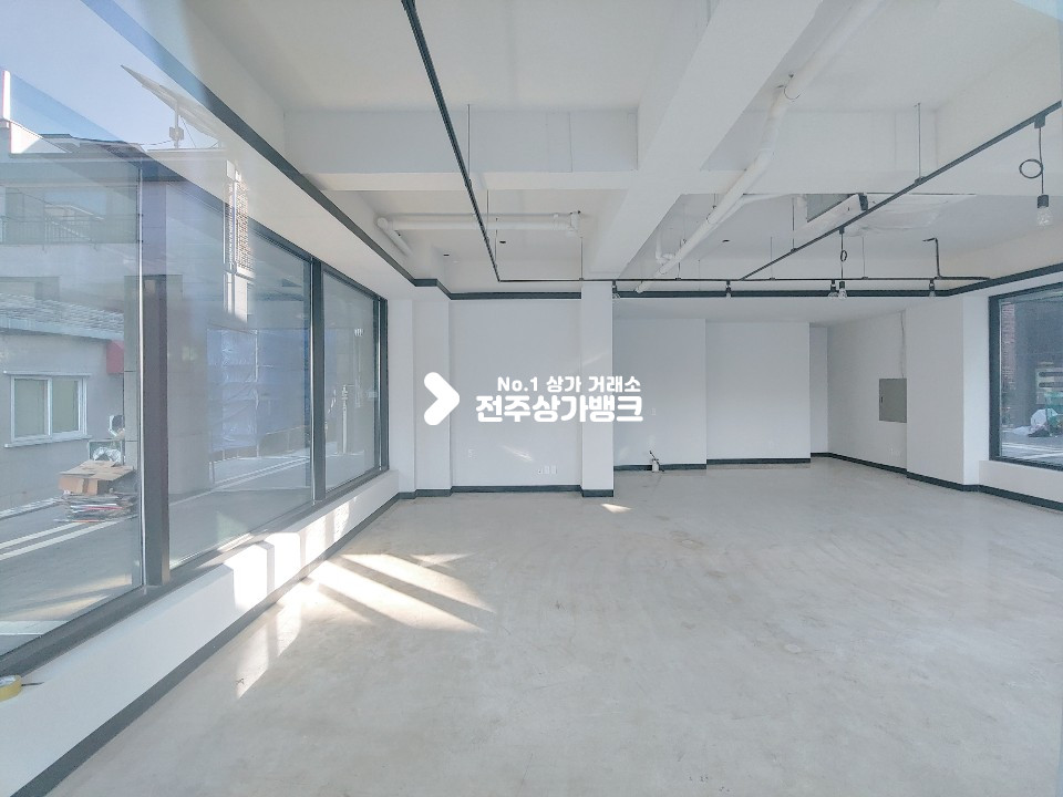 전북 전주덕진구 만성동 ★조명, 바닥, 시스템에어컨, 기본적인 인테리어 ★ 월세 매물번호 10844 사진 2