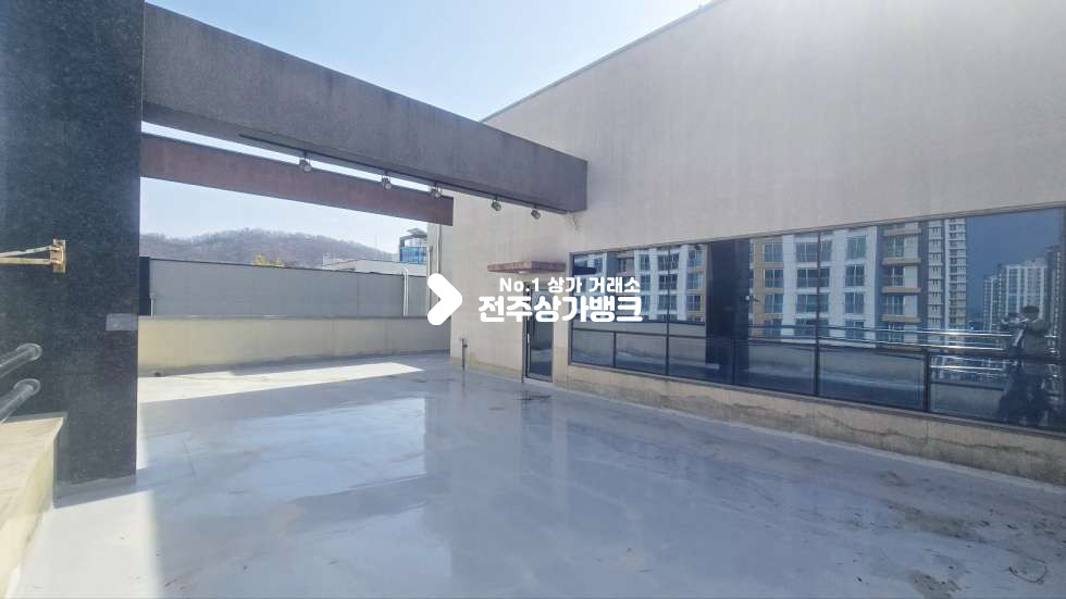 전북 전주덕진구 만성동 만성동 양쪽 서비스면적 약 20평씩 테라스 2곳 내부깔끔 넉넉한 랜탈프리 즉시입주가능 월세 매물번호 16836 사진 8