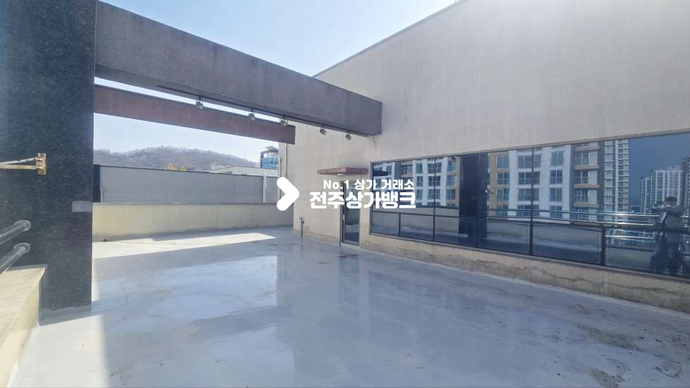 전북 전주덕진구 만성동 만성동 양쪽 서비스면적 약 20평씩 테라스 2곳 내부깔끔 넉넉한 랜탈프리 즉시입주가능 월세 매물번호 16836 사진 9