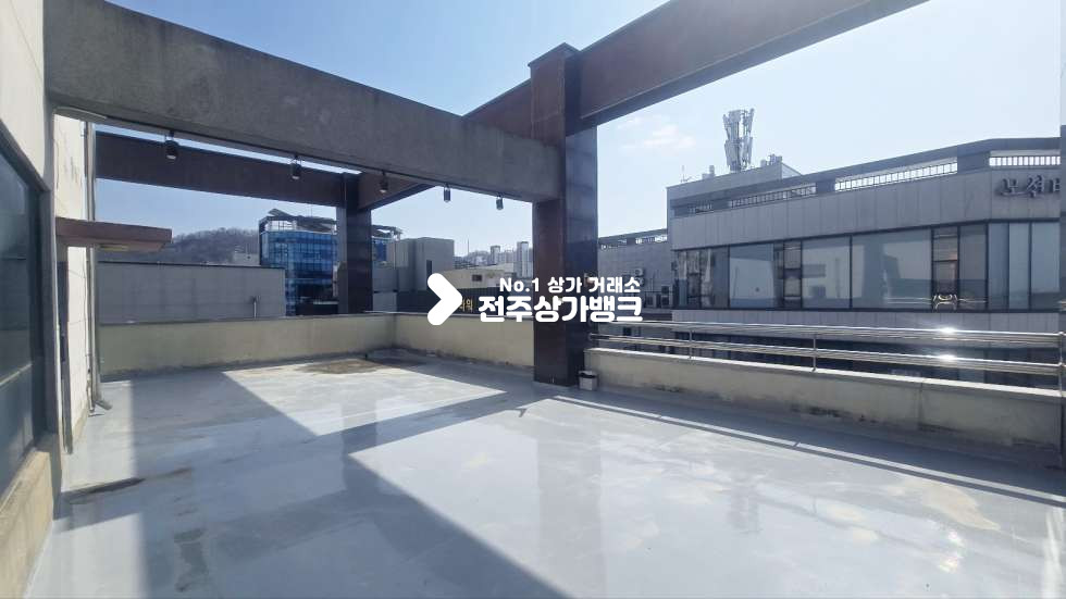 전북 전주덕진구 만성동 만성동 양쪽 서비스면적 약 20평씩 테라스 2곳 내부깔끔 넉넉한 랜탈프리 즉시입주가능 월세 매물번호 16836 사진 11