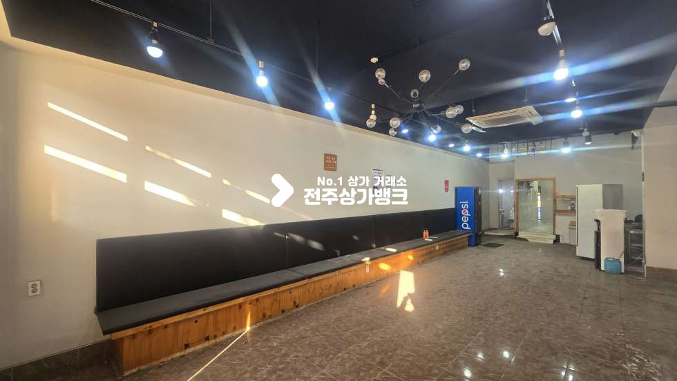 전북 전주덕진구 송천동1가 송천동1가 30평형 무권리 음식점 자리 주방타일교체되어 깔끔 ! 즉시입주가능 월세 매물번호 16892 사진 1