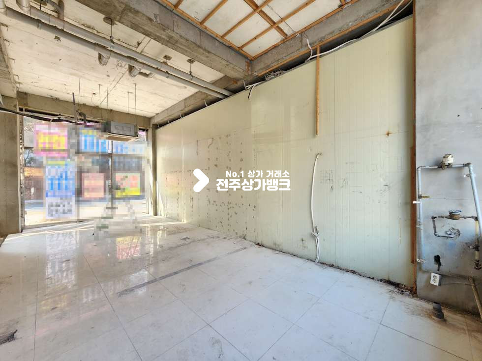 전북 전주완산구 효자동2가 효자동 신시가지. 아파트단지 도로변 1층상가. 시스템에어컨. 즉시입주가능 월세 매물번호 16896 사진 1