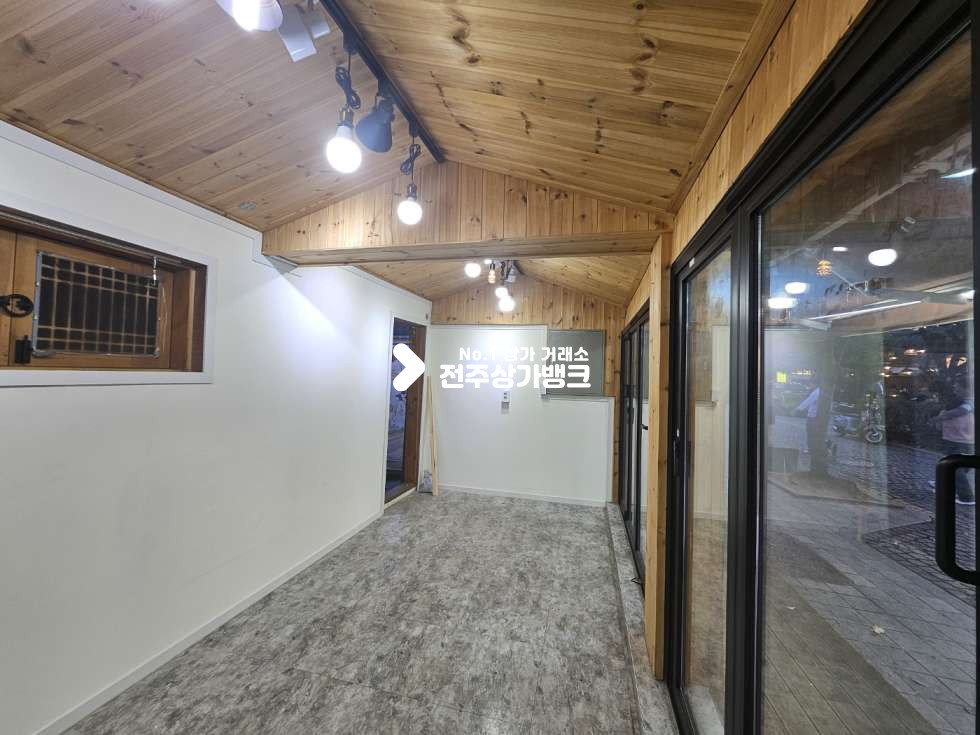 전북 전주완산구 풍남동3가 한옥 마을 센터 //은행로 접한 메인 자리//반칸도 가능 월세 매물번호 15353 사진 3