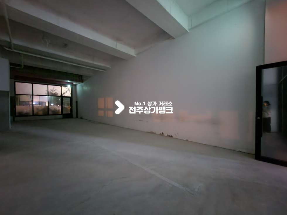 전북 전주완산구 효자동2가 신시가지내 빌딩 1층상가. 유동인구 있는편. 월세 매물번호 16913 사진 2