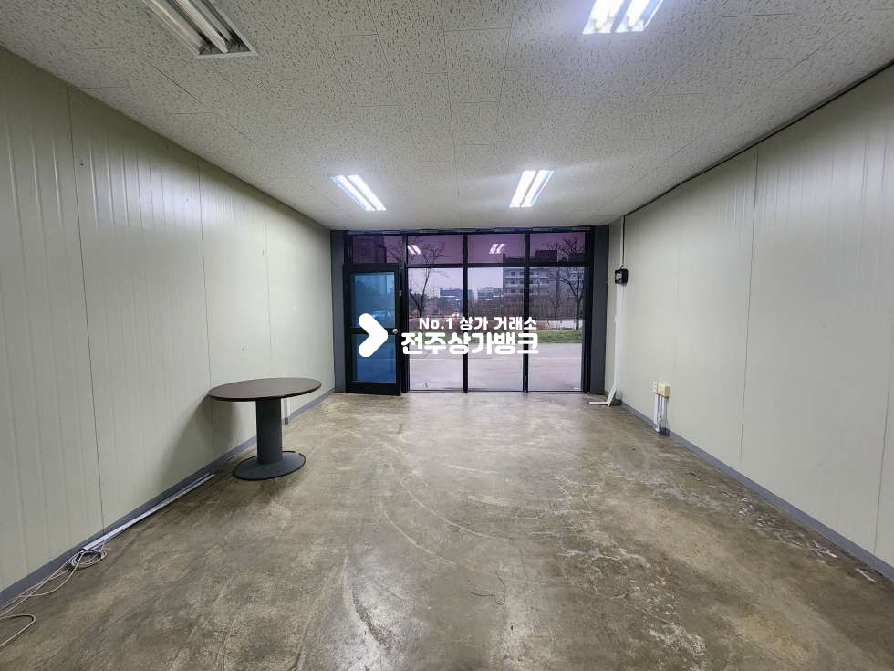 전북 전주덕진구 만성동 만성동 제일풍경채 부근. 대로변 1층상가. 주차장 넓고 자리많음. 사무실 추천 월세 매물번호 16935 사진 4