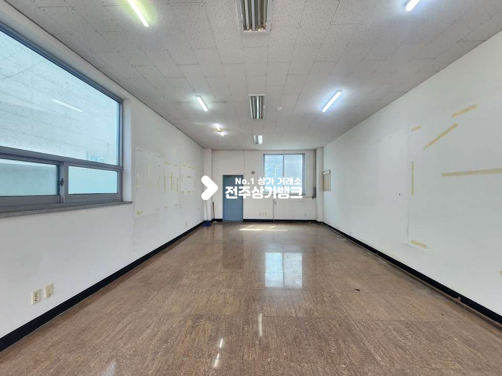 전북 전주완산구 효자동2가 한국농어촌공사 부근. 대로변 1층상가. 신시가지와 인접하고 아파트, 오피스텔 단지들을 끼고있어 유동인구 있는편 월세 매물번호 16976 사진 5