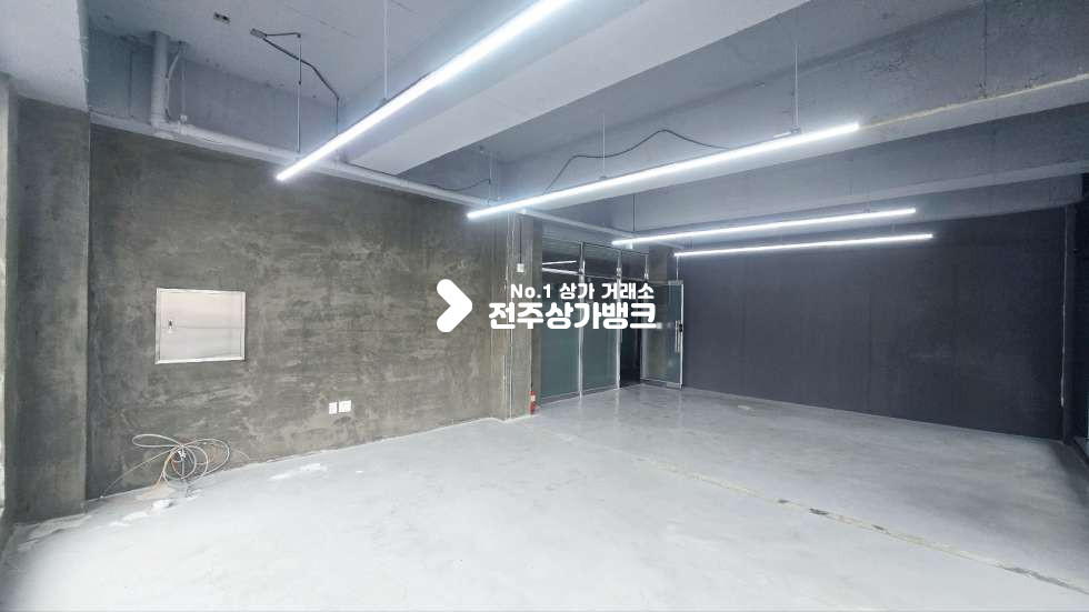 전북 전주덕진구 우아동2가 우아동 테라스공간 좋은 2층 상가임대 내부천정,바닥완비 ! 월세 매물번호 16998 사진 2