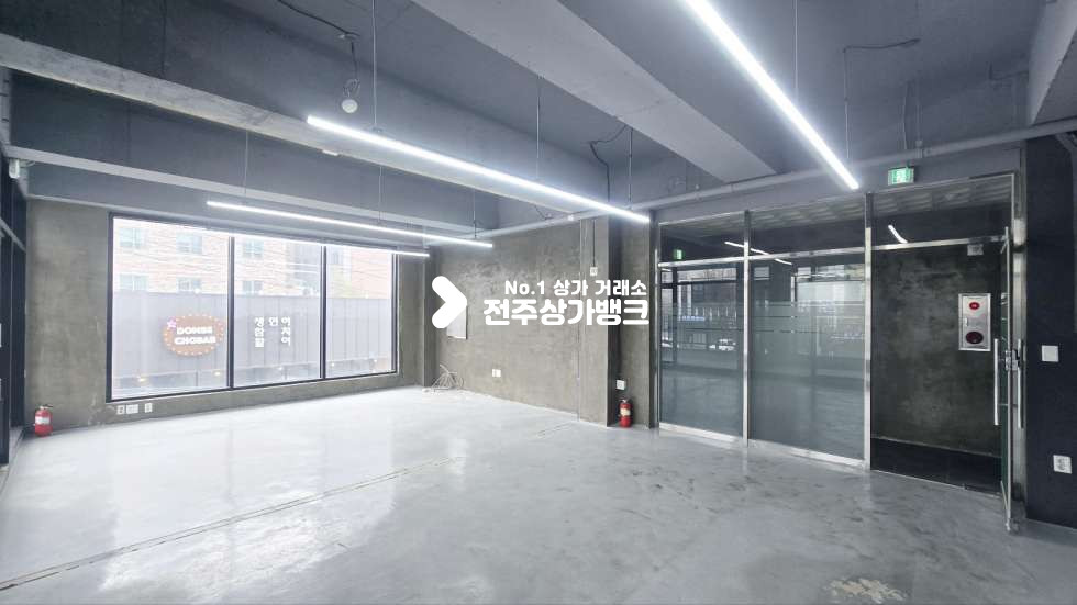 전북 전주덕진구 우아동2가 우아동 테라스공간 좋은 2층 상가임대 내부천정,바닥완비 ! 월세 매물번호 16998 사진 3