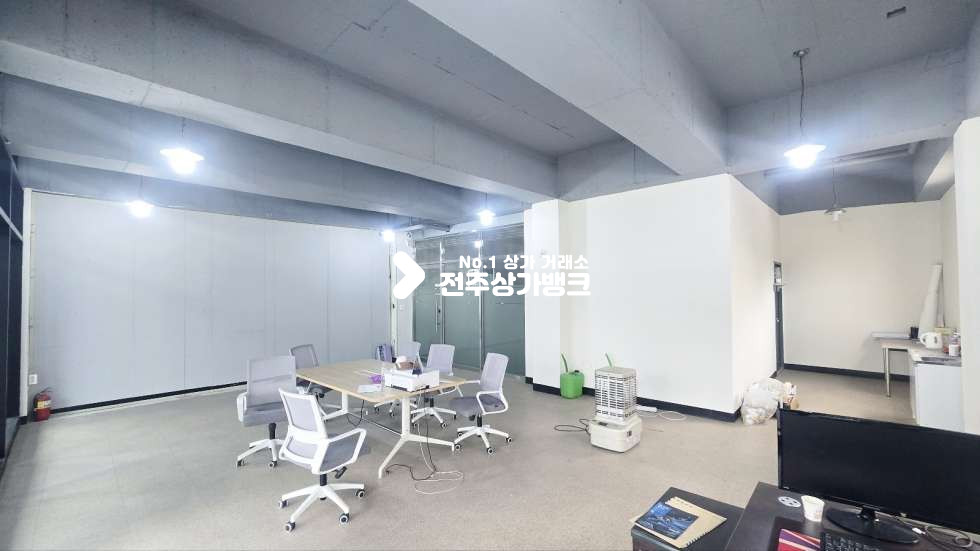 전북 전주덕진구 우아동2가 우아동 유동인구많아 광고효과좋은 2층 상가 , 사무실 ,미용업종강력추천 월세 매물번호 16999 사진 3