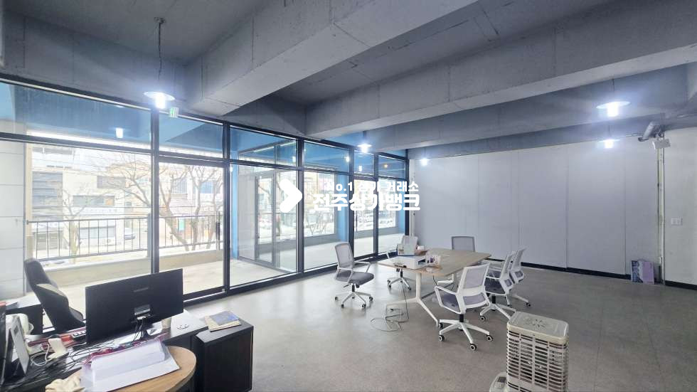 전북 전주덕진구 우아동2가 우아동 유동인구많아 광고효과좋은 2층 상가 , 사무실 ,미용업종강력추천 월세 매물번호 16999 사진 4