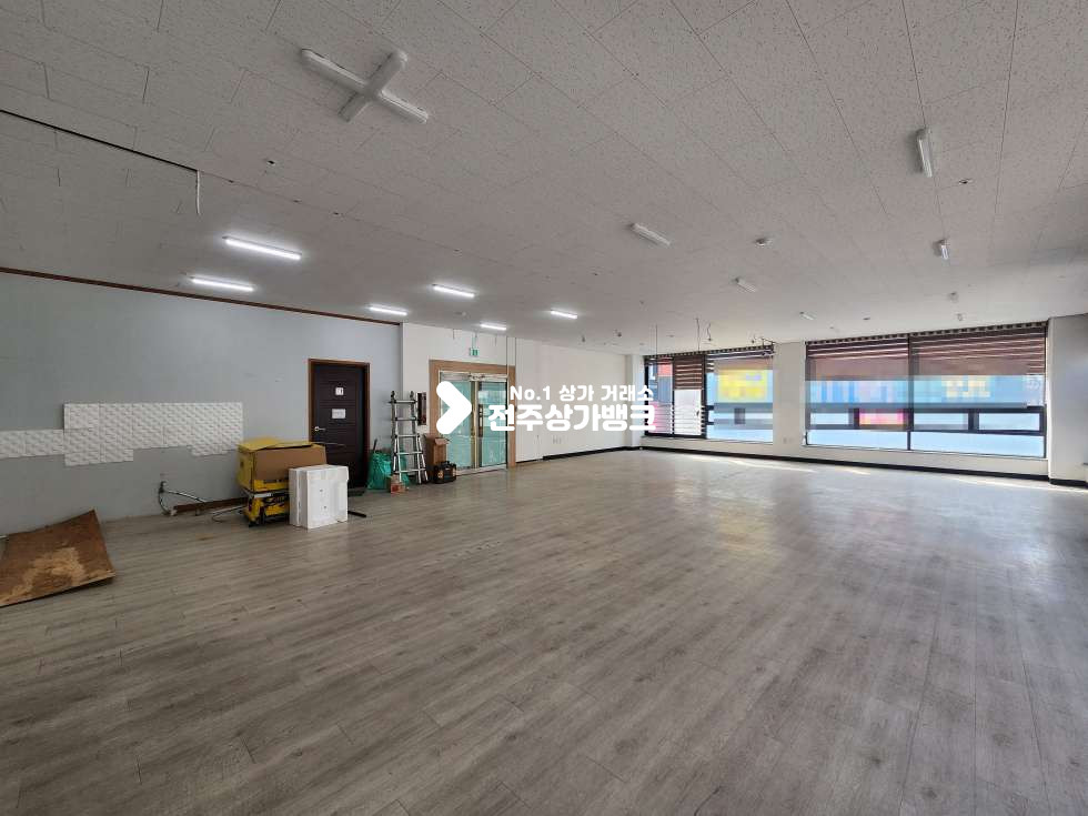 전북 전주완산구 효자동2가 신시가지. 빌딩밀집지내 빌딩2층상가. 즉시입주가능 월세 매물번호 17010 사진 1
