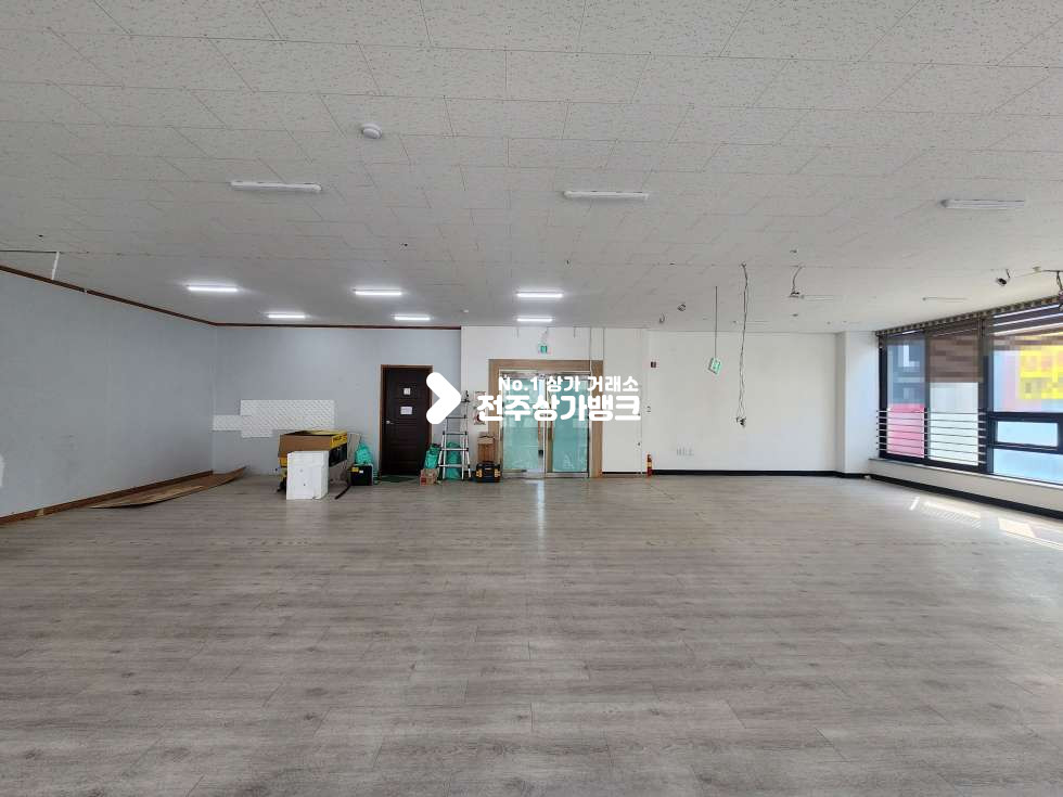 전북 전주완산구 효자동2가 신시가지. 빌딩밀집지내 빌딩2층상가. 즉시입주가능 월세 매물번호 17010 사진 4