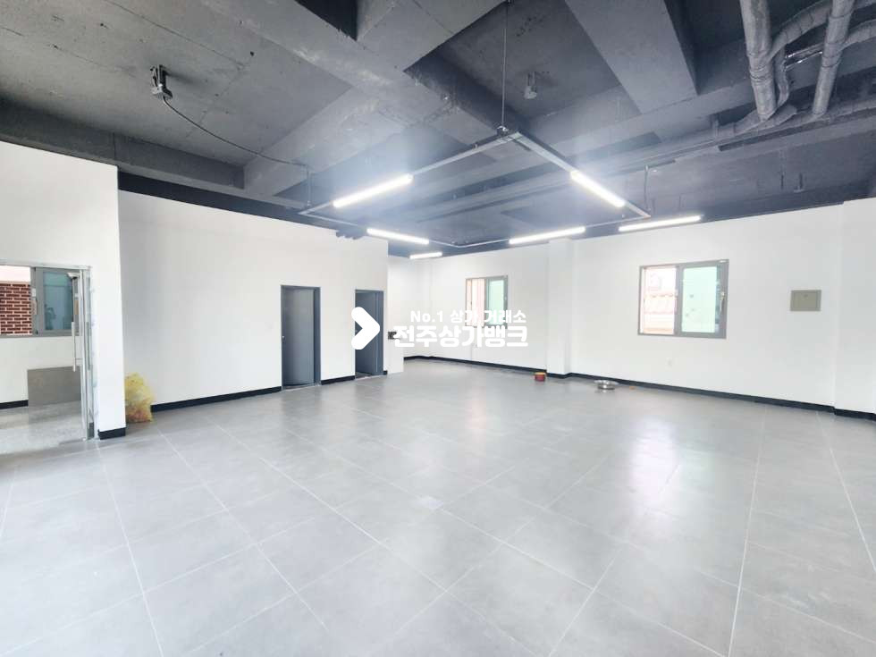 전북 전주완산구 삼천동1가 내부 올 리모델링 사무실로 쓰기 최적 !! 저렴한 가격대 신축 단독으로 사용가능 즉시입주가능 월세 매물번호 11944 사진 2