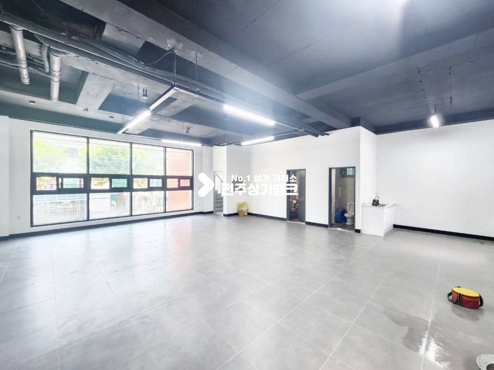 전북 전주완산구 삼천동1가 내부 올 리모델링 사무실로 쓰기 최적 !! 저렴한 가격대 신축 단독으로 사용가능 즉시입주가능 월세 매물번호 11944 사진 3