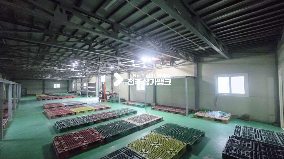 전북 전주완산구 평화동3가 평화동3가 1,2층 으로 된 창고시설 내무 사무실 까지 ! 대형트럭진입가능 ! 월세 매물번호 17062 사진 3