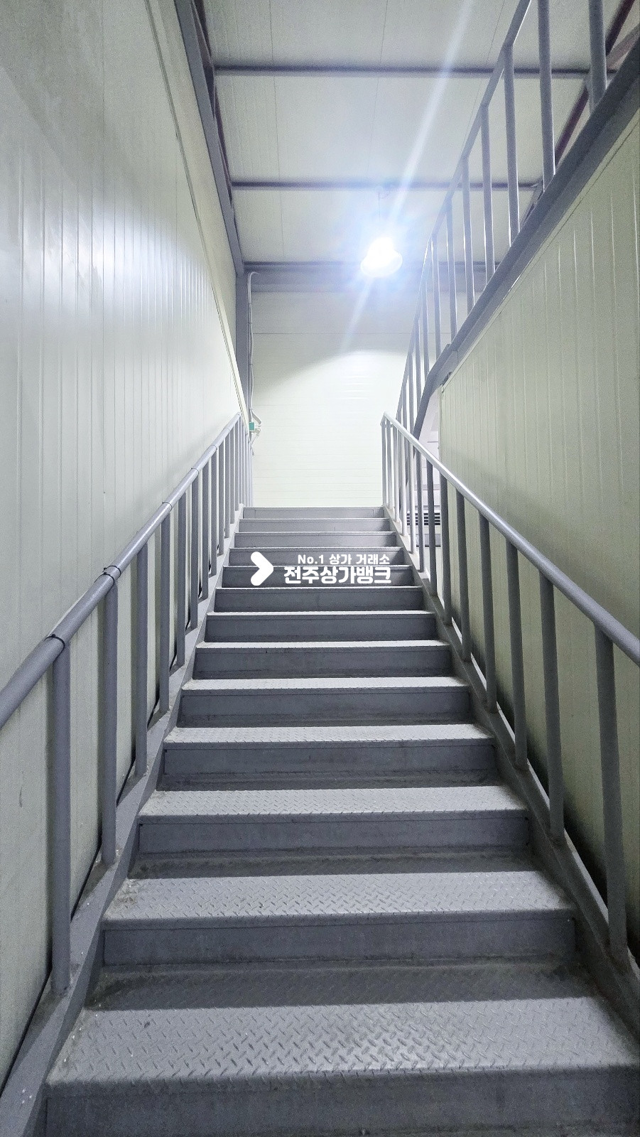 전북 전주완산구 평화동3가 평화동3가 1,2층 으로 된 창고시설 내무 사무실 까지 ! 대형트럭진입가능 ! 월세 매물번호 17062 사진 7