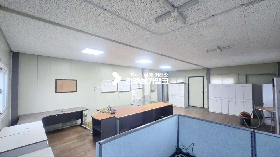 전북 전주완산구 평화동3가 평화동3가 1,2층 으로 된 창고시설 내무 사무실 까지 ! 대형트럭진입가능 ! 월세 매물번호 17062 사진 18
